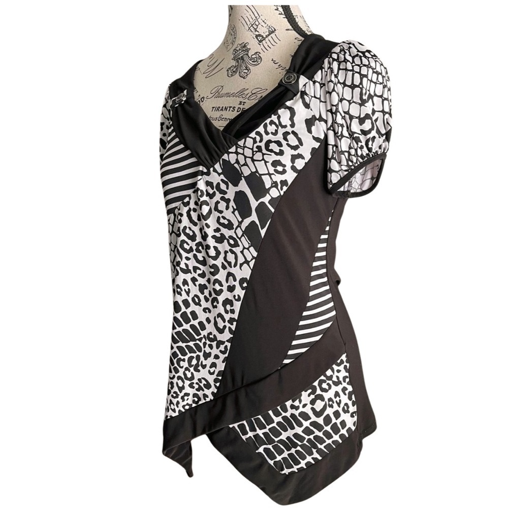 🇨🇦 Frank Lyman Patchwork Animal Print Asymmetric Top | Black and White | Size 10 - Picture 2 of 4